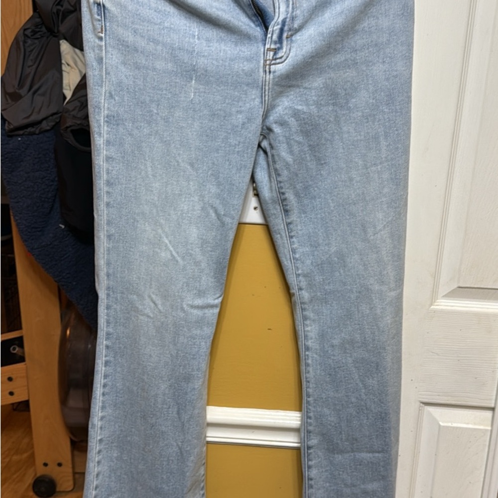 Hidden Jeans The Happi Classic Flare Jeans Light Wash Size 31 NWT High Rise